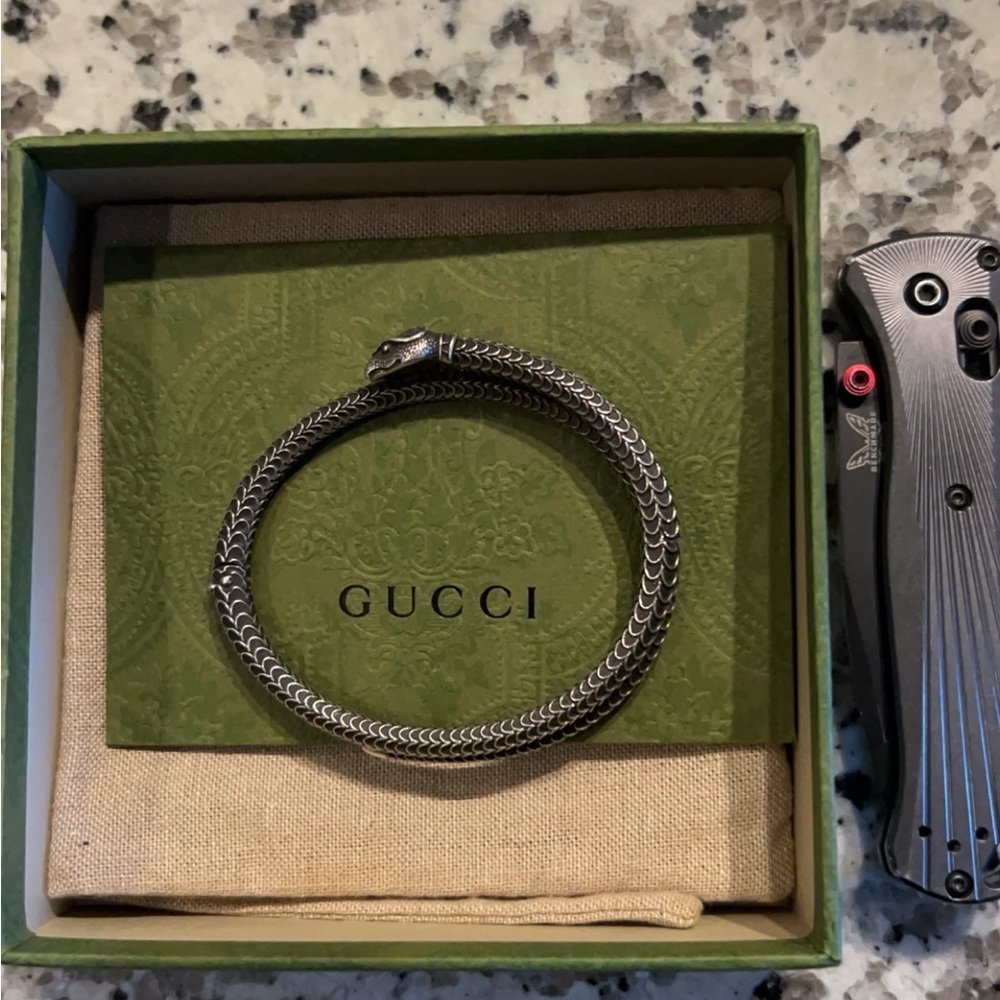 Silver Gucci bracelet. Size 17. - Picture 2 of 2